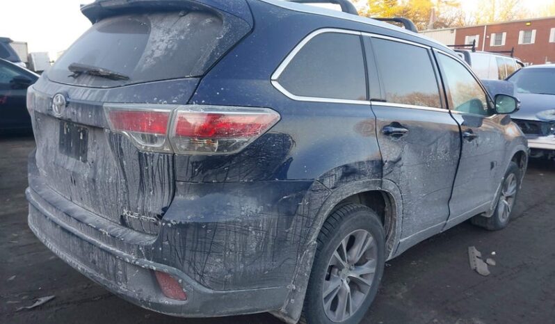 
								2015 Toyota Highlander full									