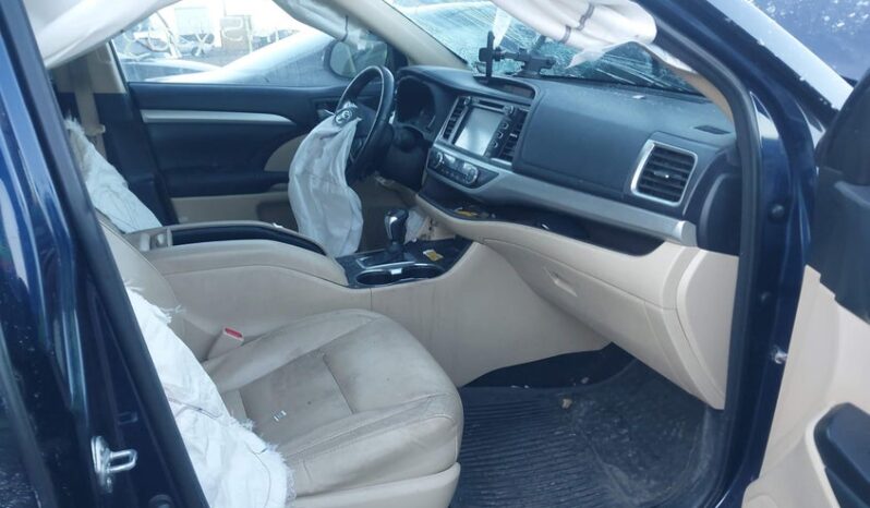 
								2015 Toyota Highlander full									