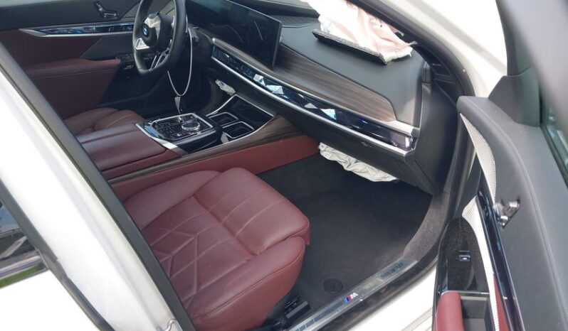
								2024 BMW 740 full									
