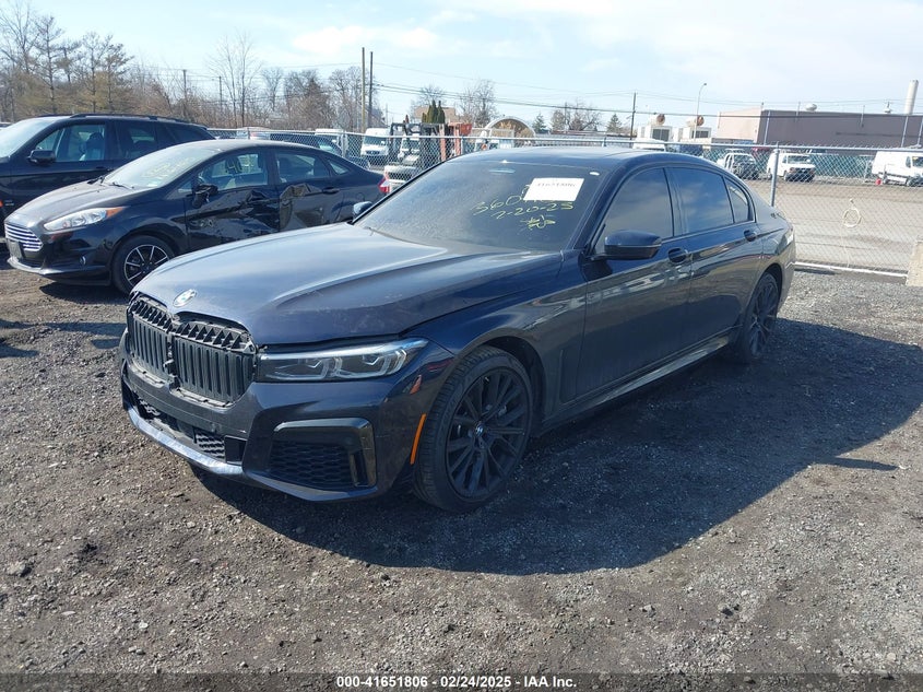 2022 BMW 750