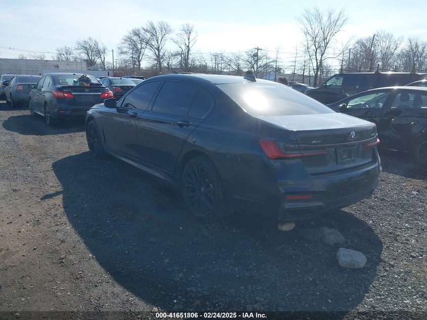 2022 BMW 750