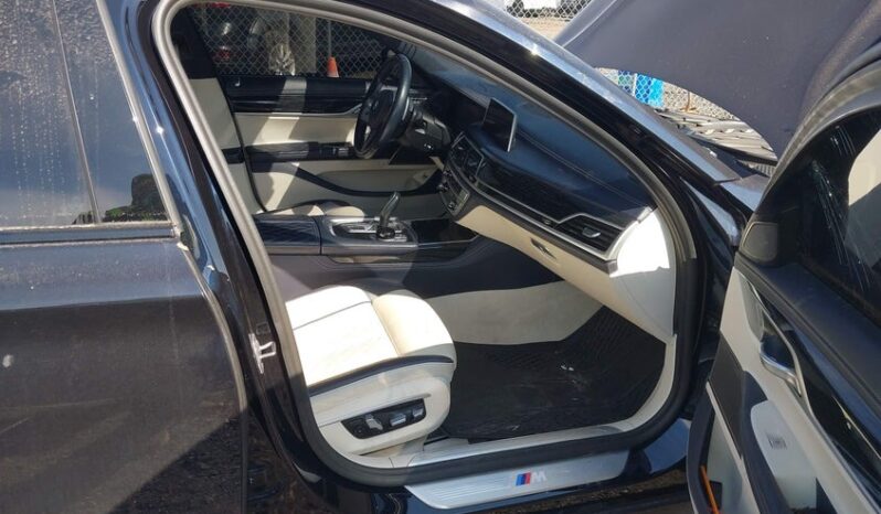 
								2022 BMW 750 full									