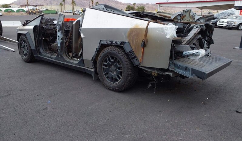 
								2024 Tesla Cybertruck full									