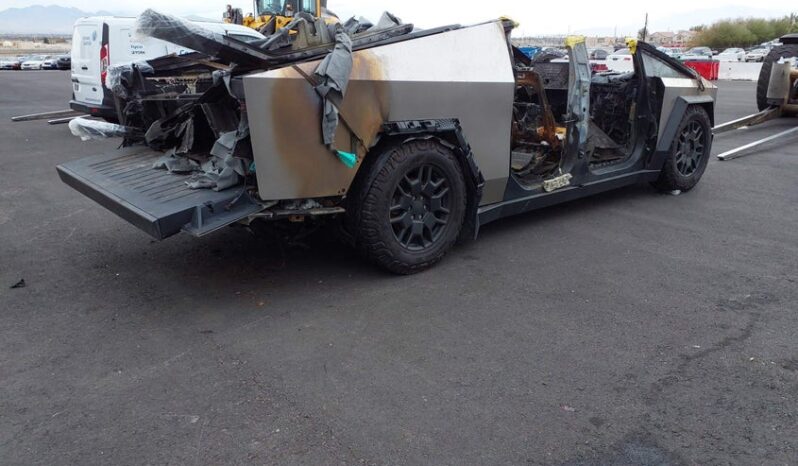 
								2024 Tesla Cybertruck full									