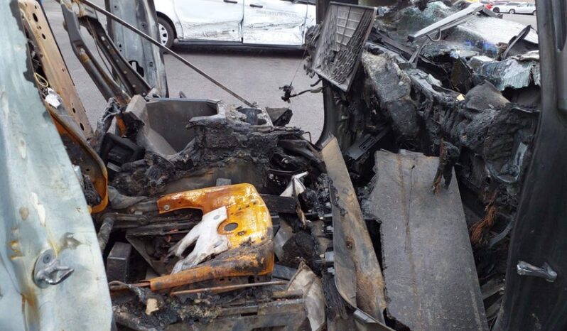 
								2024 Tesla Cybertruck full									