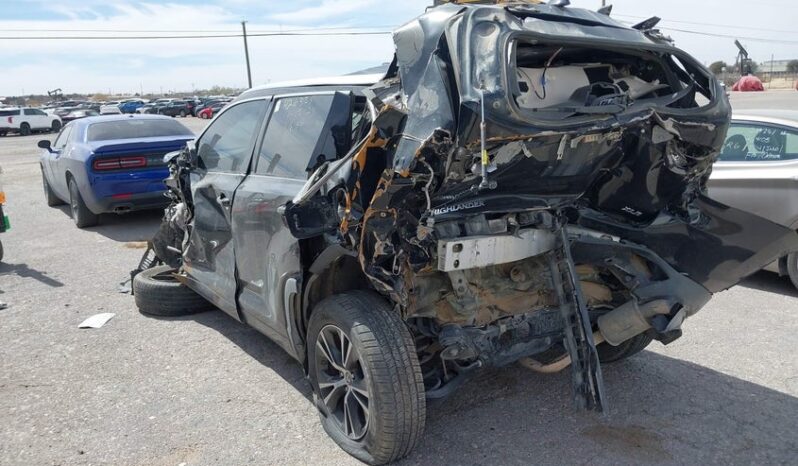 
								2016 Toyota Highlander full									