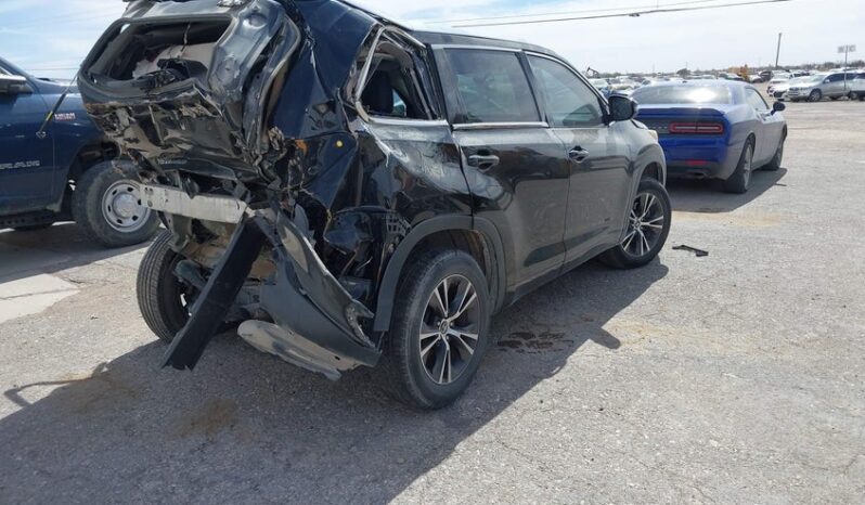 
								2016 Toyota Highlander full									