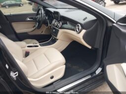 
										2014 Mercedes-benz Cla 250 full									