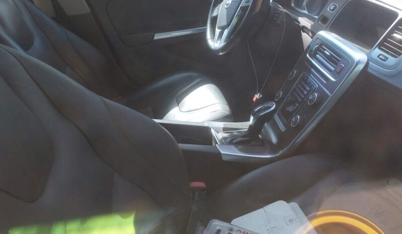 
								2015 Volvo V60 full									