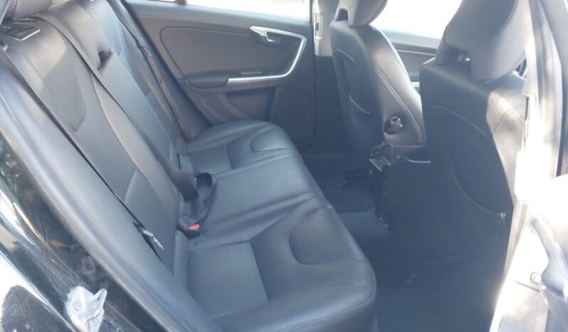 
								2015 Volvo V60 full									