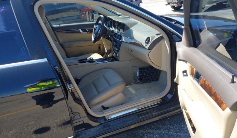 
								2012 Mercedes-benz C 250 full									
