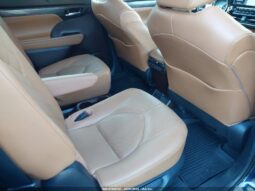 
										2020 Toyota Highlander full									