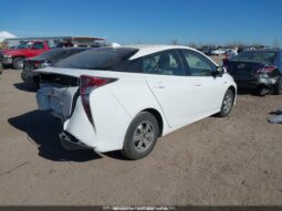 
										2017 Toyota Prius full									