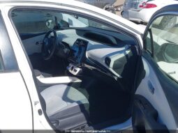 
										2017 Toyota Prius full									