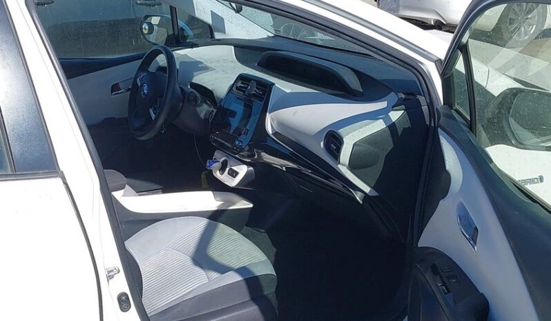 
								2017 Toyota Prius full									