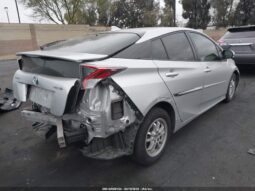 
										2016 Toyota Prius full									