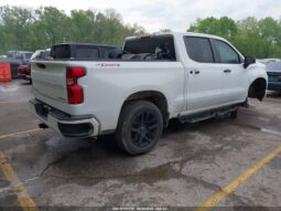 
										2022 Chevrolet Silverado full									