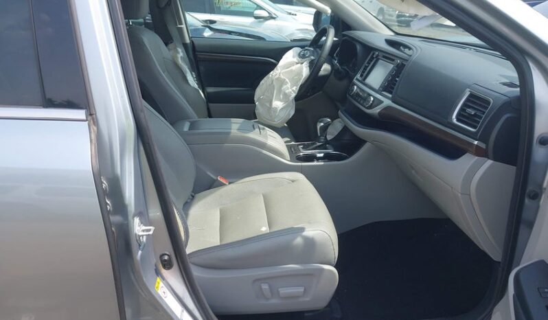 
								2015 Toyota Highlander full									
