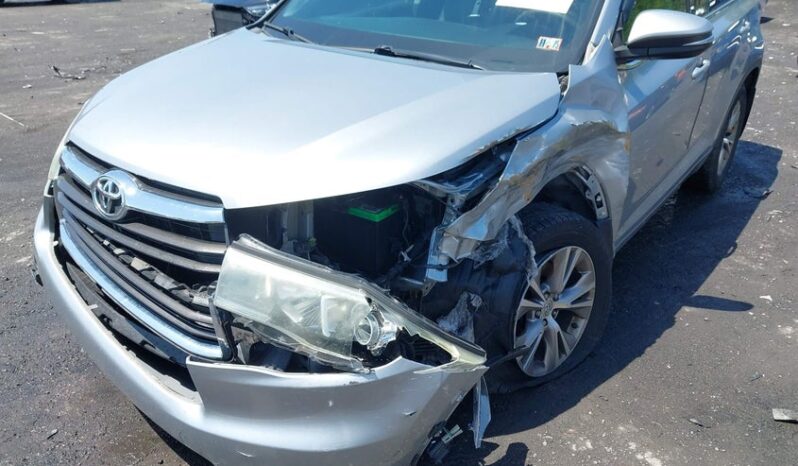 
								2015 Toyota Highlander full									