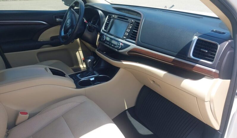 
								2016 Toyota Highlander full									