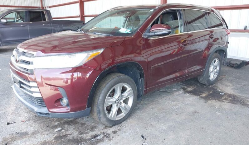 
								2017 Toyota Highlander full									