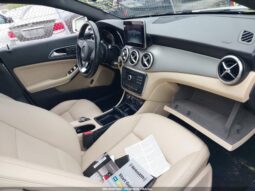 
										2015 Mercedes-benz Cla 250 full									
