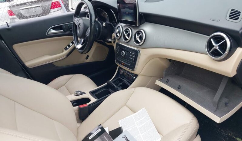 
								2015 Mercedes-benz Cla 250 full									