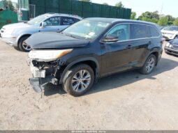 
										2015 Toyota Highlander full									