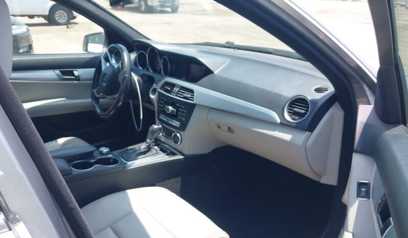 
								2012 Mercedes-benz C 250 full									