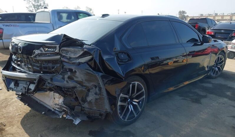 
								2024 BMW 740 full									