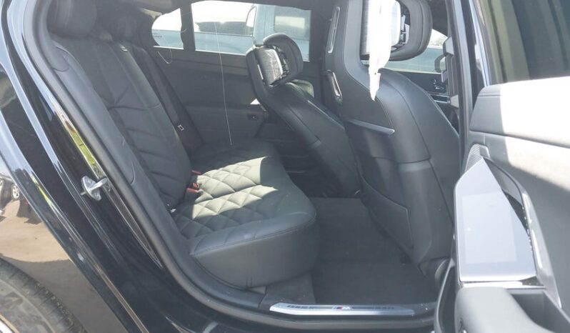
								2024 BMW 740 full									