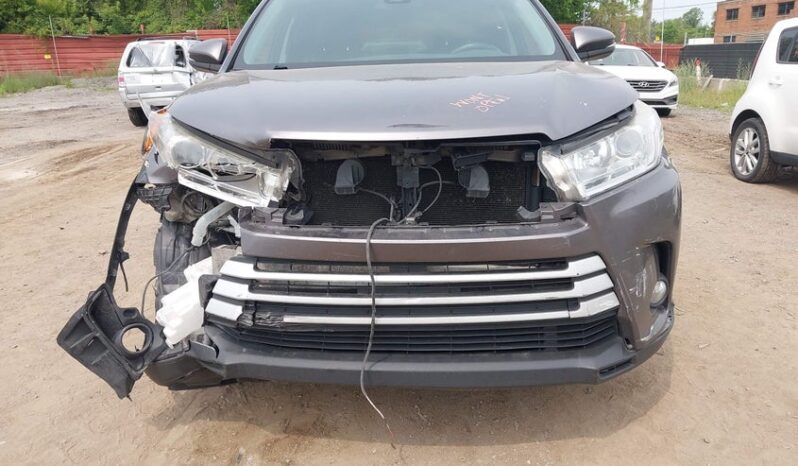 
								2017 Toyota Highlander full									