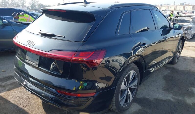 
								2024 Audi Q8 full									
