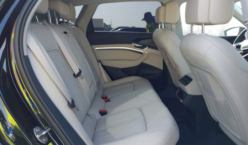 
								2024 Audi Q8 full									