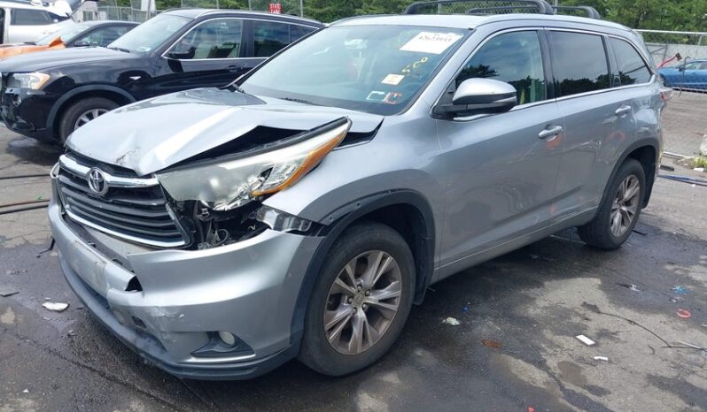 
								2015 Toyota Highlander full									