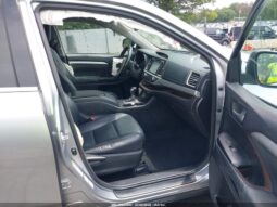 
										2015 Toyota Highlander full									