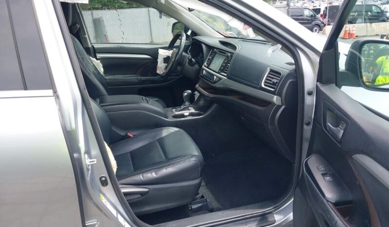 
								2015 Toyota Highlander full									