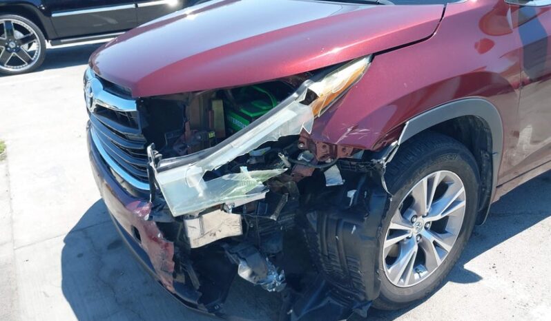 
								2015 Toyota Highlander full									