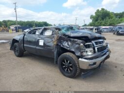 
										2014 Chevrolet Silverado full									