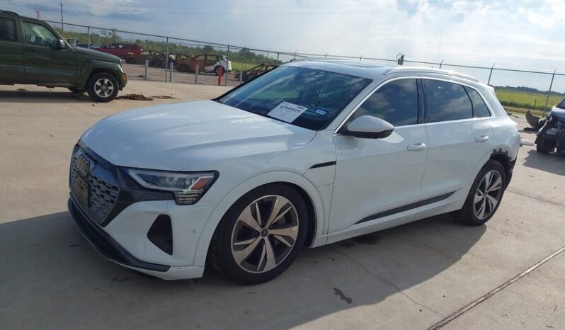 
								2024 Audi Q8 full									