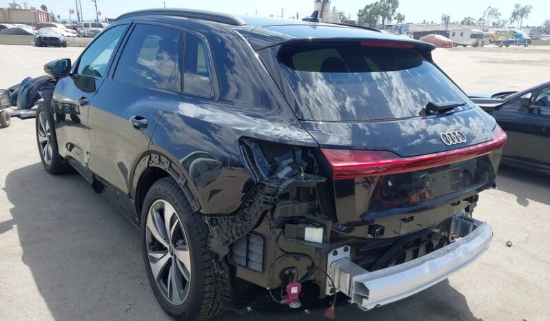 
								2024 Audi Q8 full									