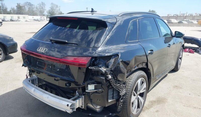 
								2024 Audi Q8 full									