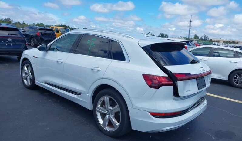 
								2019 Audi E-tron full									
