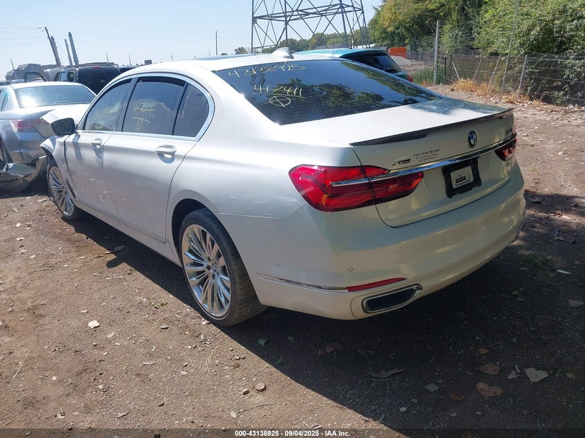 2016 BMW 750