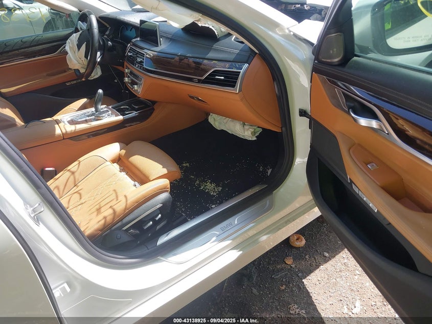 2016 BMW 750