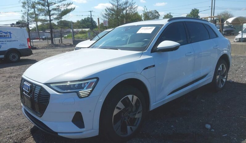 
								2022 Audi E-tron full									