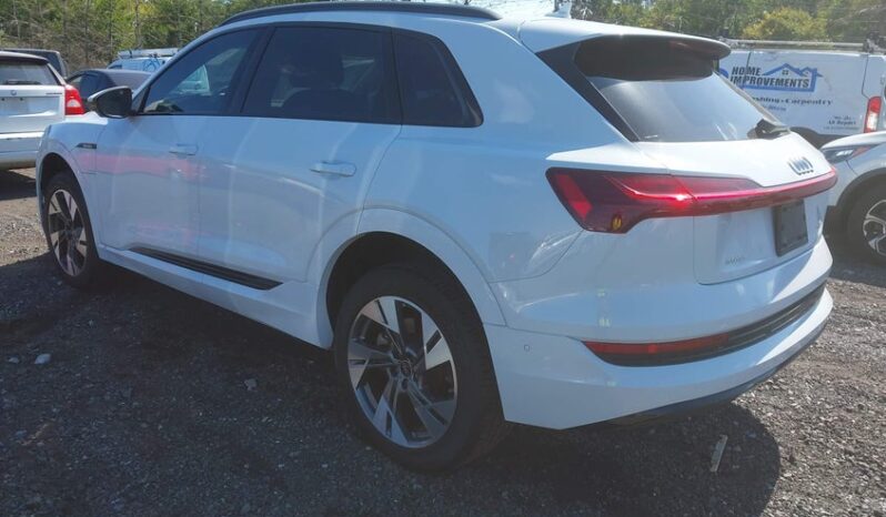 
								2022 Audi E-tron full									