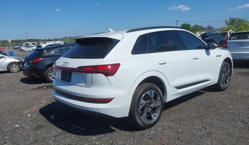 
								2022 Audi E-tron full									