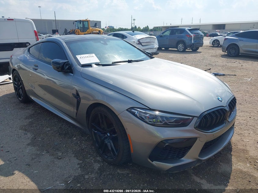 2022 BMW M8