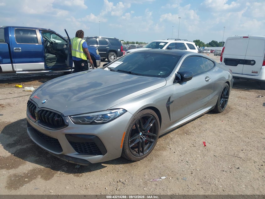 2022 BMW M8